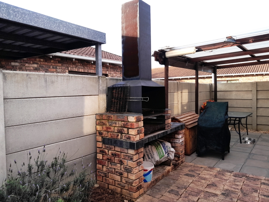 To Let 3 Bedroom Property for Rent in Windsor Park Eastern Cape
